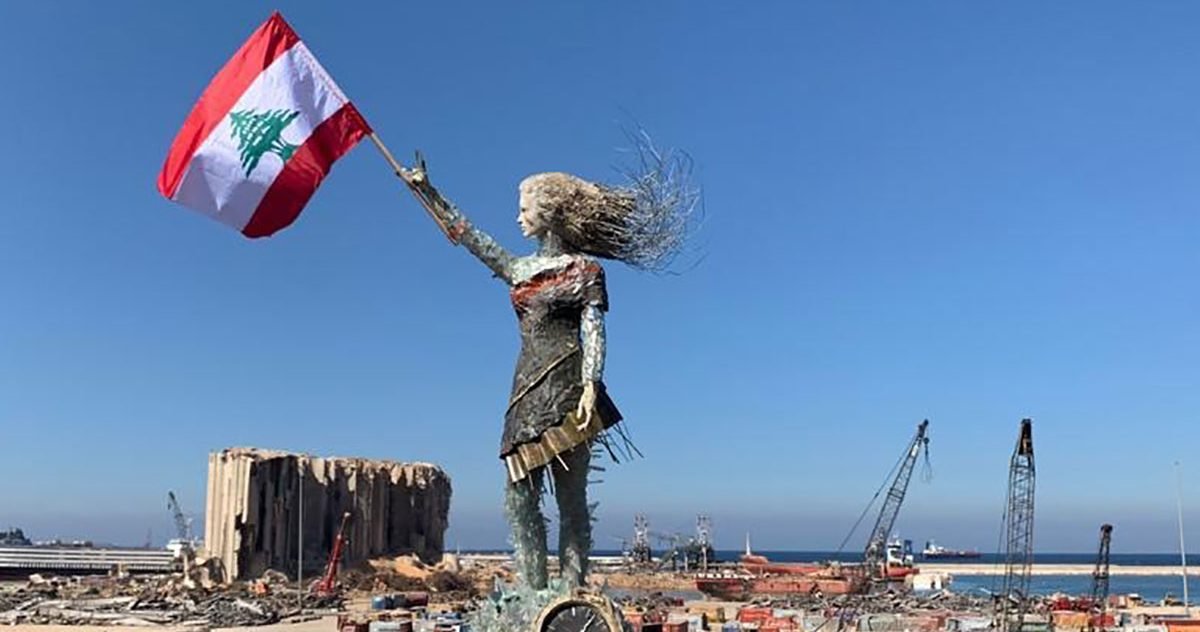 201025180759 02 beirut explosion rubble statue e1604536697946.jpg?resize=1200,630 - Beyrouth : Une artiste a créé une statue à partir de débris de l'explosion