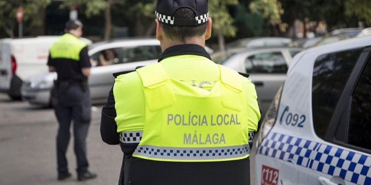 Agrede, amenaza e insulta a policías en Málaga