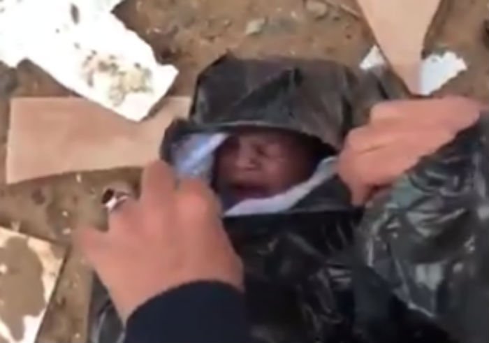 Rescatan a bebé abandonado en bolsa de basura (Video) - Letra Roja