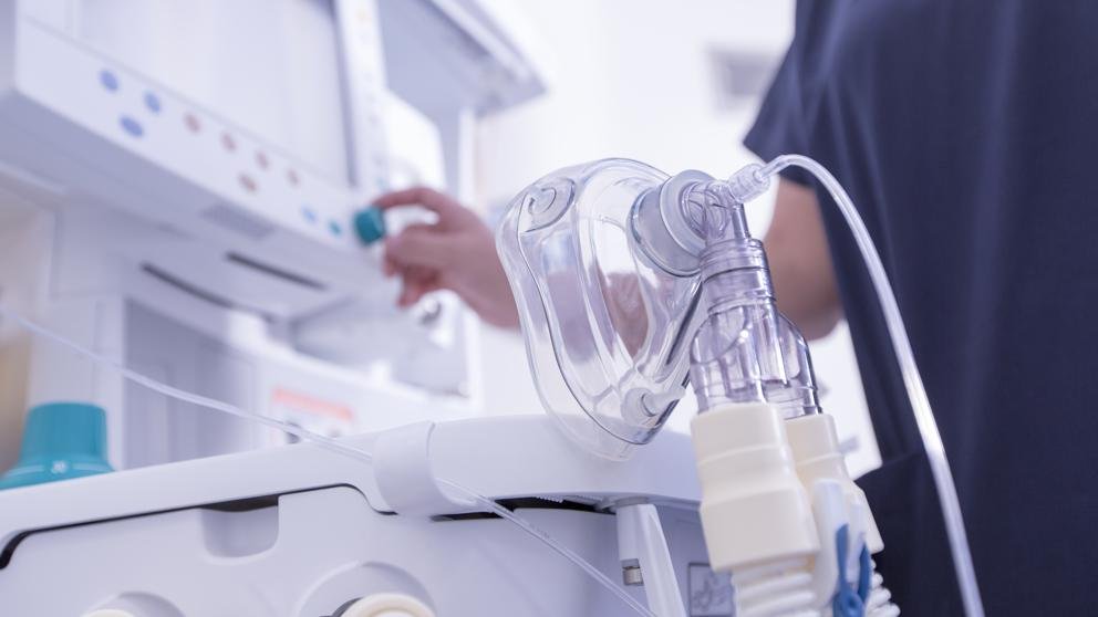 Sanidad ordena retirar botellas de oxígeno contaminadas en numerosos hospitales de España