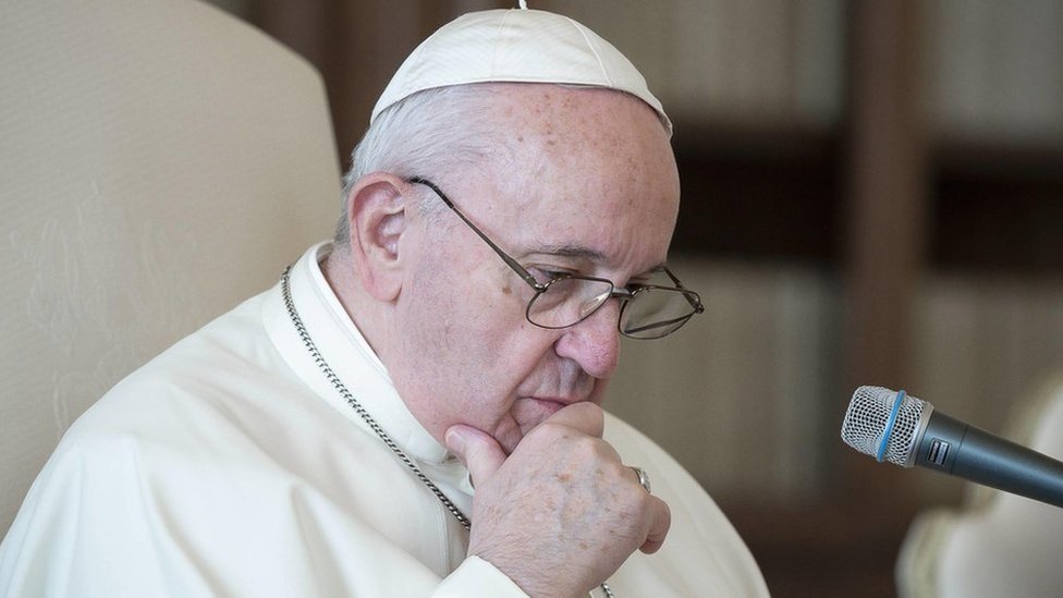 Pope Francis: Vatican investigates Brazilian model Instagram photo like - BBC News