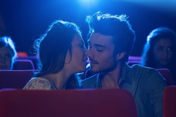 Experta explica cómo tener sexo en el cine sin que te atrapen | Nueva Mujer