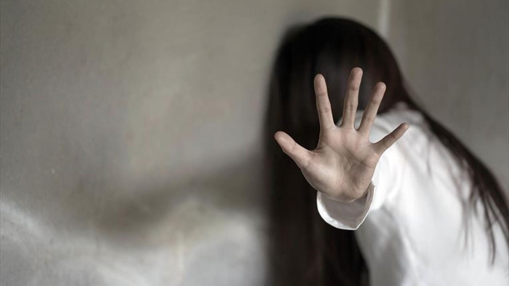 Un padre viola a su hija de 15 años porque "quería ser el primero": detenido en Calpe