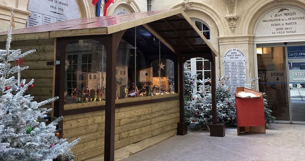 4 creche.jpg?resize=1200,630 - Robert Ménard a encore installé une crèche de Noël à la mairie de Béziers