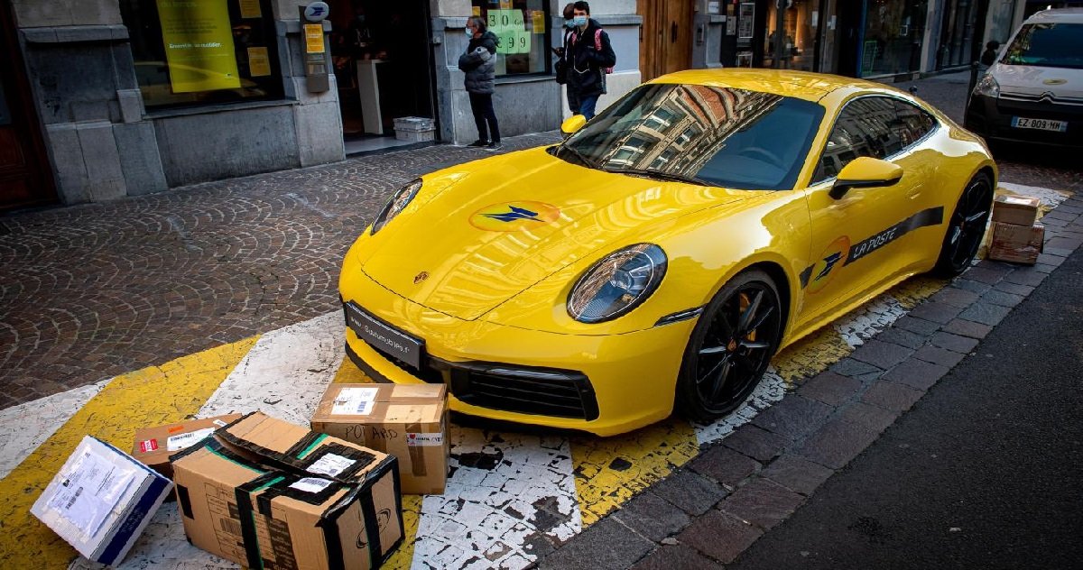 5 poste.jpg?resize=412,275 - Lille: les facteurs vont-ils distribuer le courrier en Porsche ?