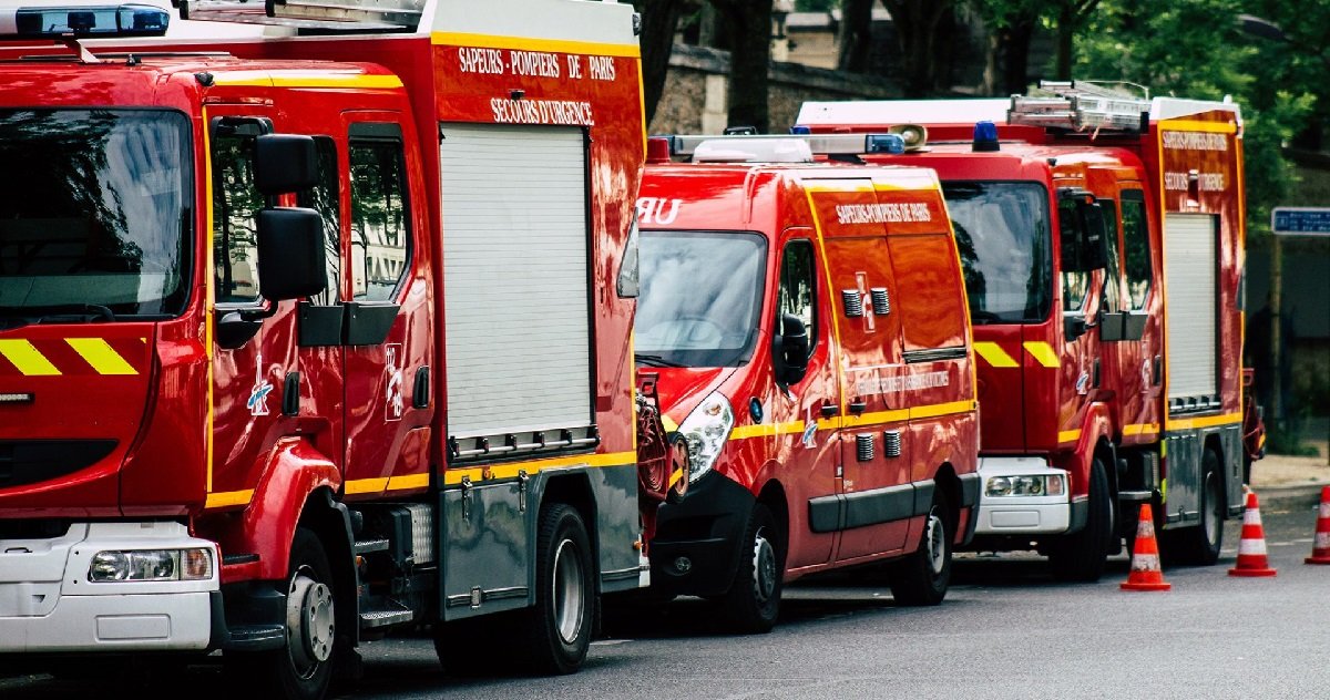 8 ambu.jpg?resize=1200,630 - Pas-de-Calais : 3 personnes retrouvées ligotées et mortes dans leur appartement