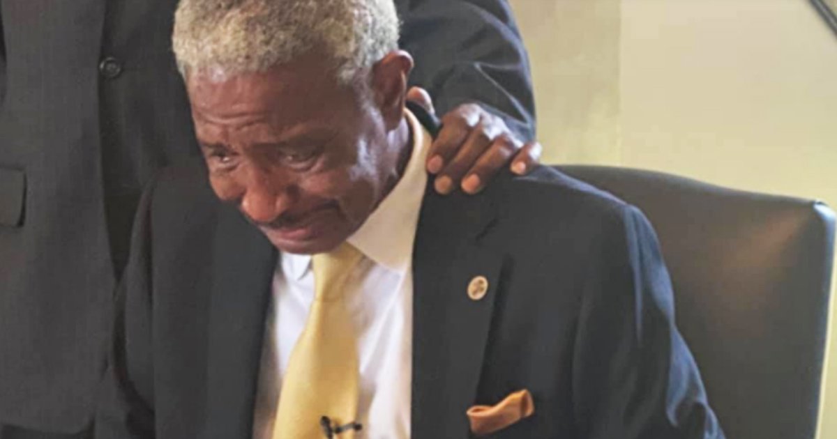 agda.jpg?resize=1200,630 - Mississippi Mayor Broke Into Tears As He Signed The Order To Remove Confederate Flags