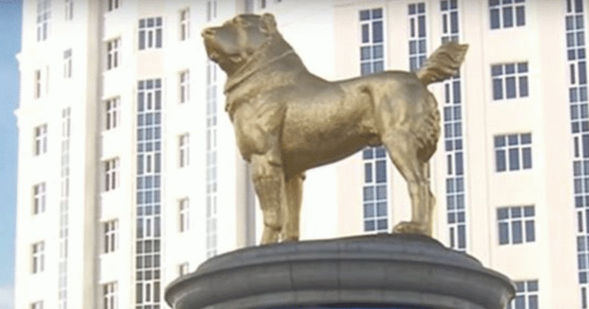 leaders giant gold statue of local dog 1200x750 e1605296299344.gif?resize=1200,630 - Le président du Turkménistan inaugure la statue en or de son chien favori