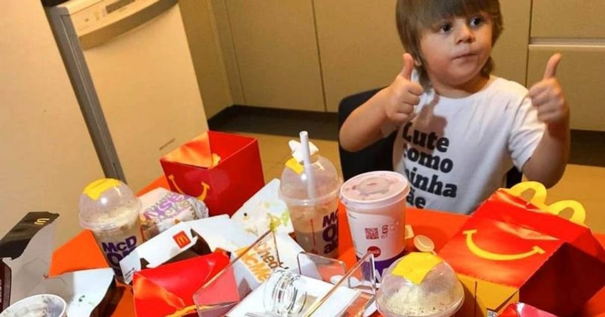 mcdo4.jpg?resize=412,275 - Hungry 3-Year-Old Boy Orders McDonald's Feast Using His Mother's Phone While She Was Taking A Shower