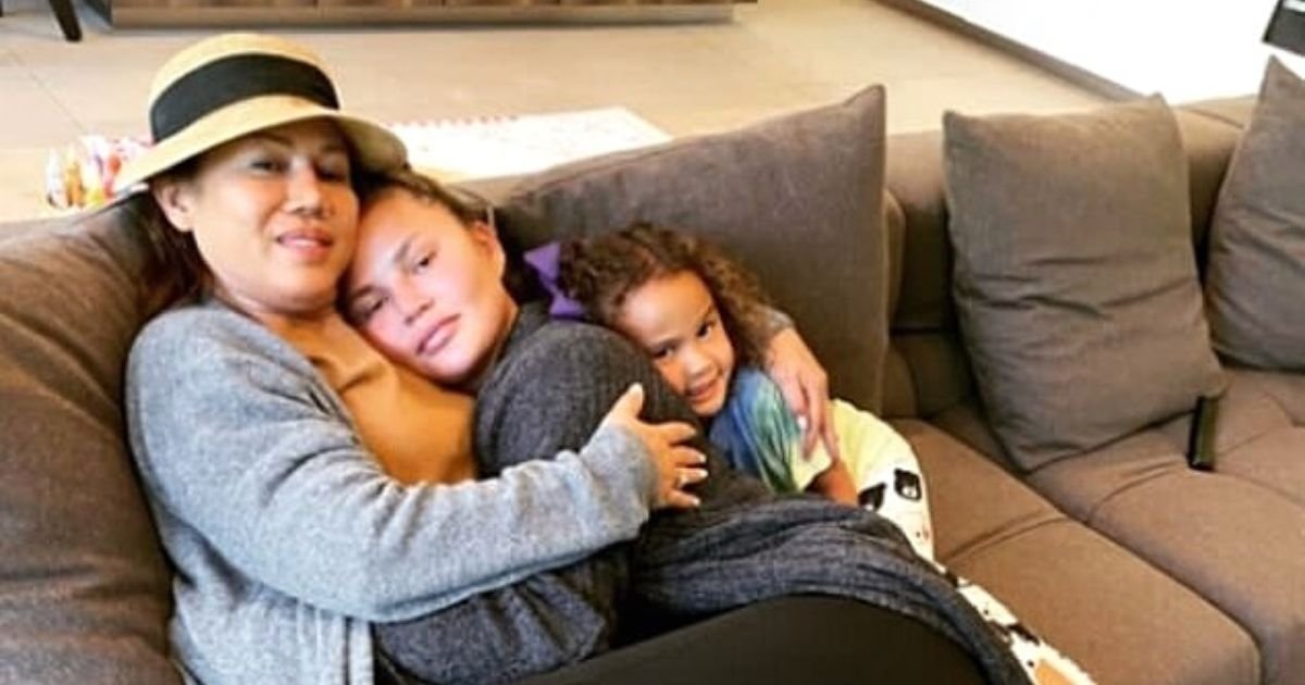 untitled design 26.jpg?resize=1200,630 - Chrissy Teigen Recalls ‘The Hardest Days’ Of Her Life As She Cuddles Up To Her Mom For Comfort