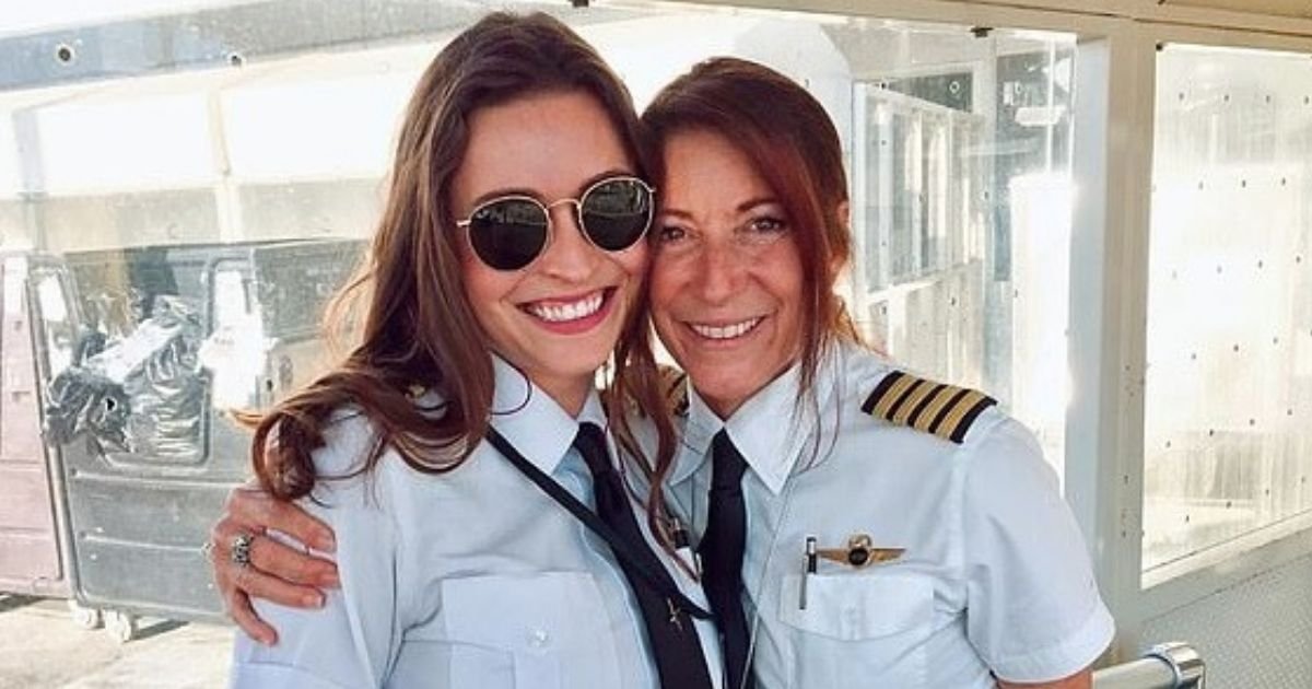 untitled design 6 4.jpg?resize=412,275 - Mother-Daughter Pilot Duo Make History As They Fly A Commercial Plane Together