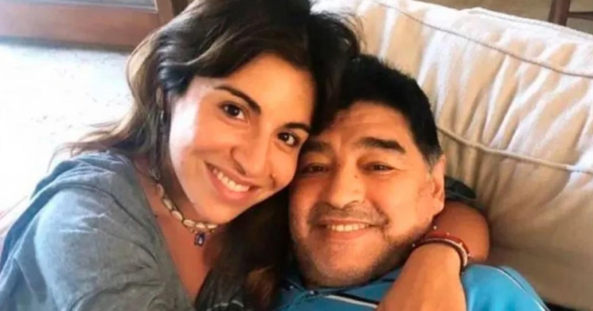 1 162.jpg?resize=1200,630 - La Hija De Maradona Manda Un 'Furioso Mensaje' Antes De Que Se Conocieran Los Resultados De La Autopsia De Su Padre