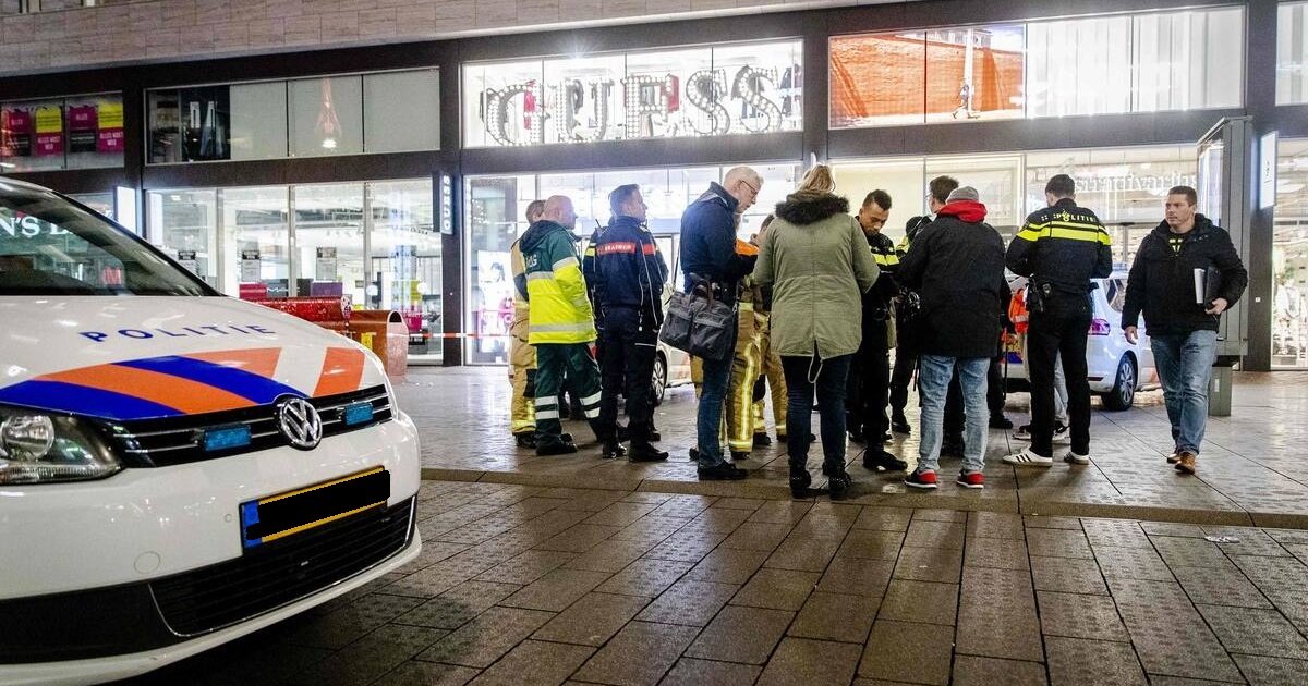 4 couteau.jpg?resize=412,275 - Une attaque au couteau et un incendie dans un supermarché ont blessé trois personnes