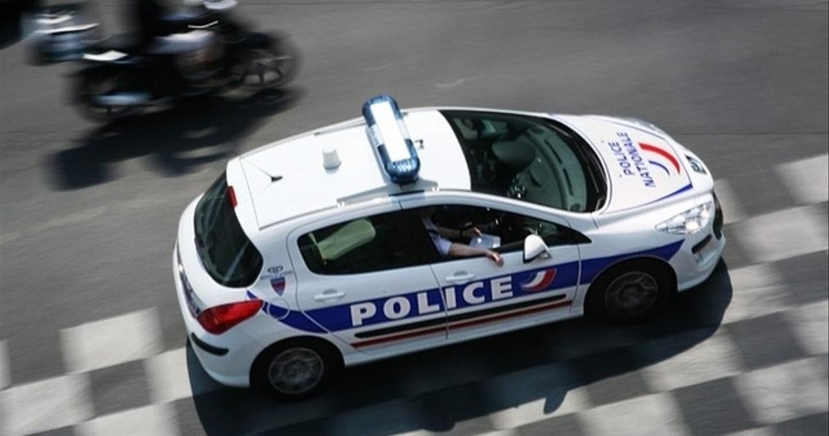 4 police.jpg?resize=412,275 - Un jeune homme reçoit des coups de couteau en voulant récupérer le scooter volé d'un ami