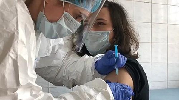 푸틴 "러시아, 세계 최초 코로나19 백신 개발 성공"