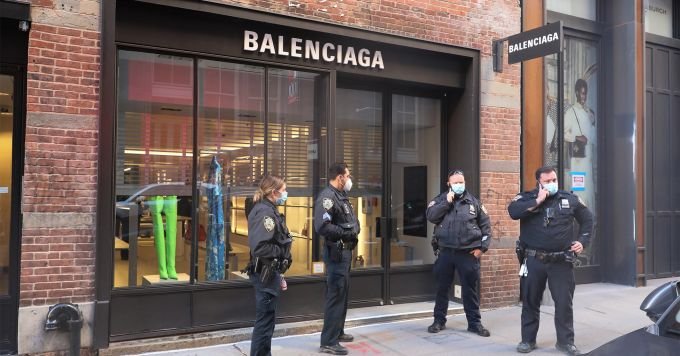 Robbers snatch more than K worth of Balenciaga bags