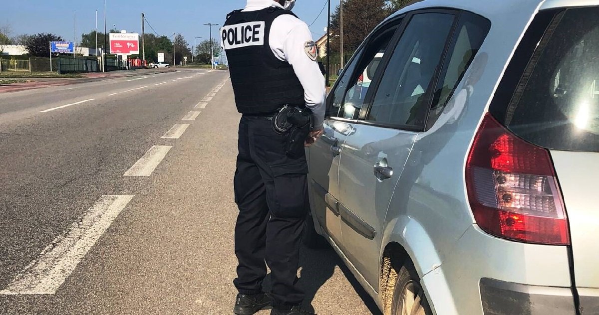 5 voiture.jpg?resize=412,275 - Deux femmes auraient insulté des policiers de "sales blancs" lors d'une interpellation