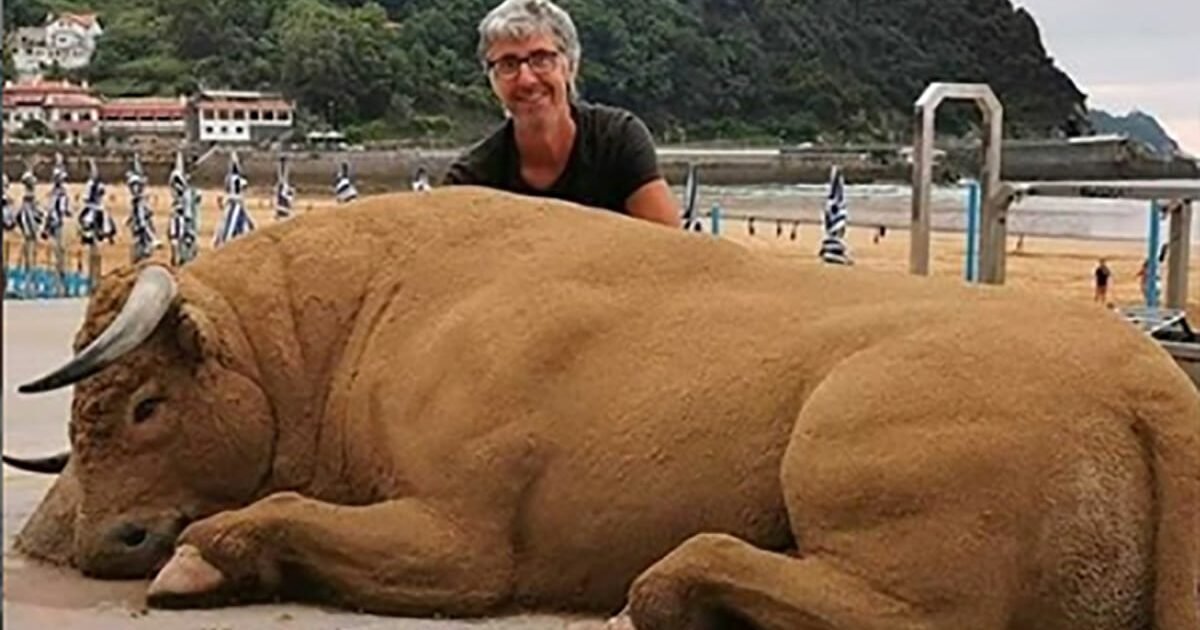 andoni e1608169841949.jpg?resize=1200,630 - Cet artiste réalise des sculptures sur sable réalistes