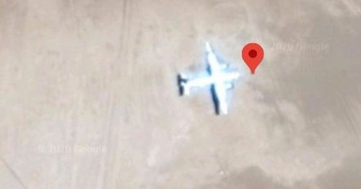 dddddddddd.jpg?resize=1200,630 - Google Maps Spots 'Mysterious' Abandoned Plane In Middle Of Desert