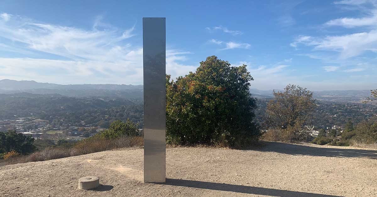 eoq6ncfvoaahzpp.jpg?resize=1200,630 - Monolith Appears On A Mountain Top In California