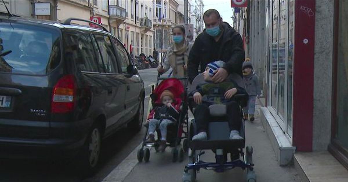 famille kosovare.png?resize=412,232 - Lyon : une famille kosovare avec un fils polyhandicapé est menacée d’expulsion de son foyer