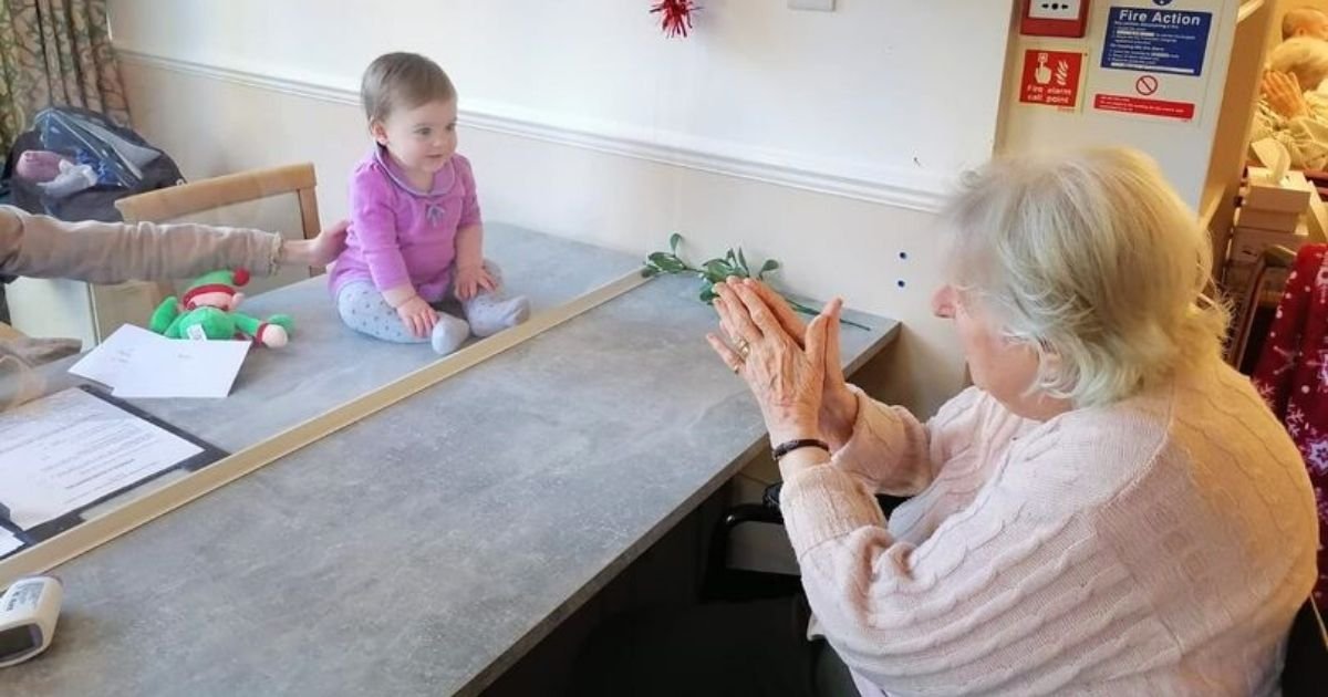grandma4 1.jpg?resize=412,232 - Grandmother Finally Meets Great-Granddaughter In A Heartwarming Reunion