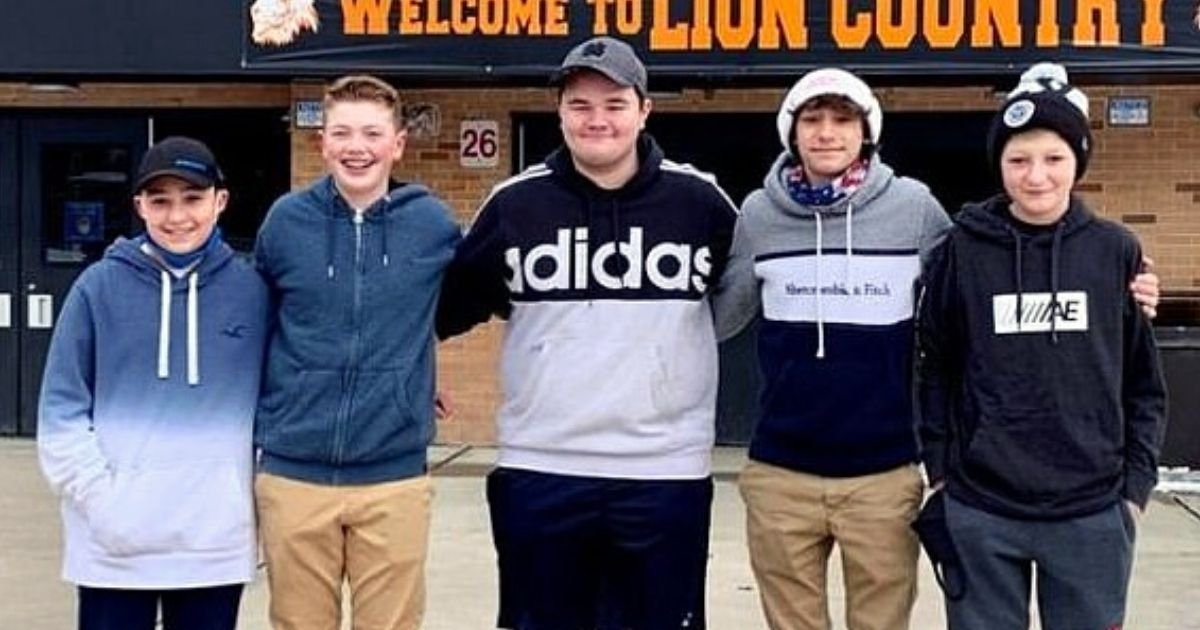 heroes5.jpg?resize=412,275 - Five Teens Save Two Young Children Who Had Fallen Into An Icy Pond