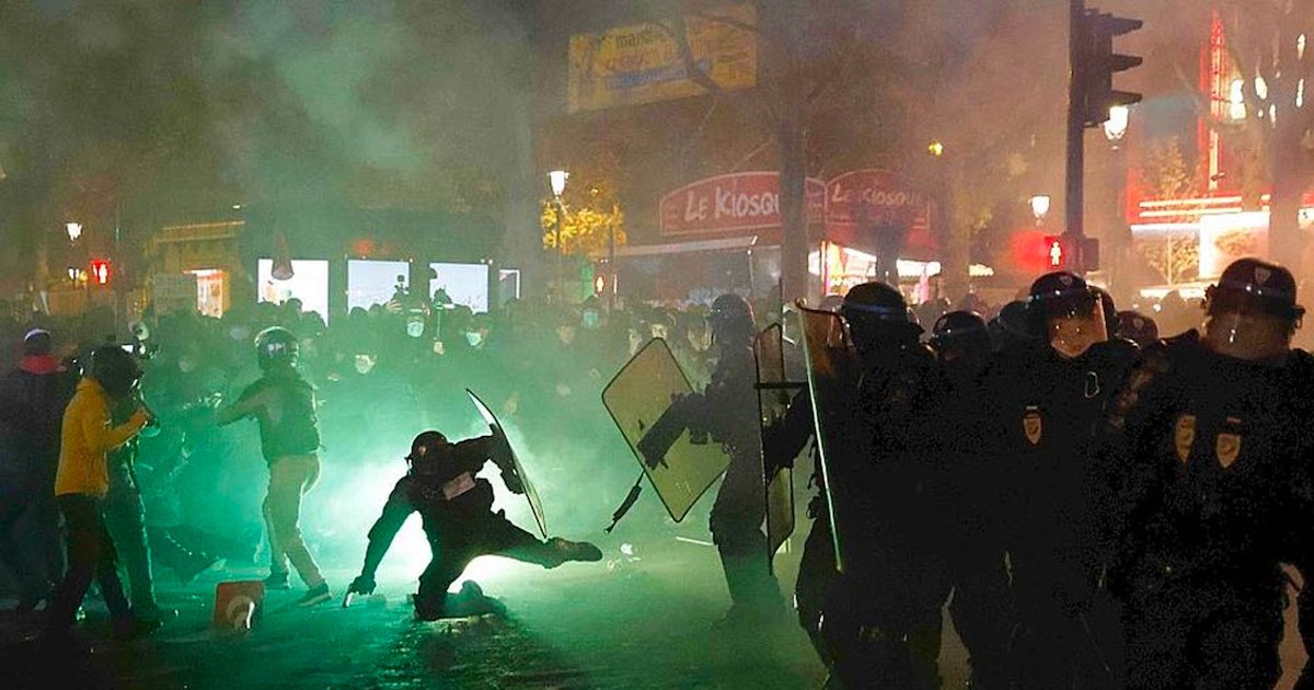 policiers.png?resize=1200,630 - Des policiers ont été pris en embuscade lors de la manifestation contre la loi Sécurité globale