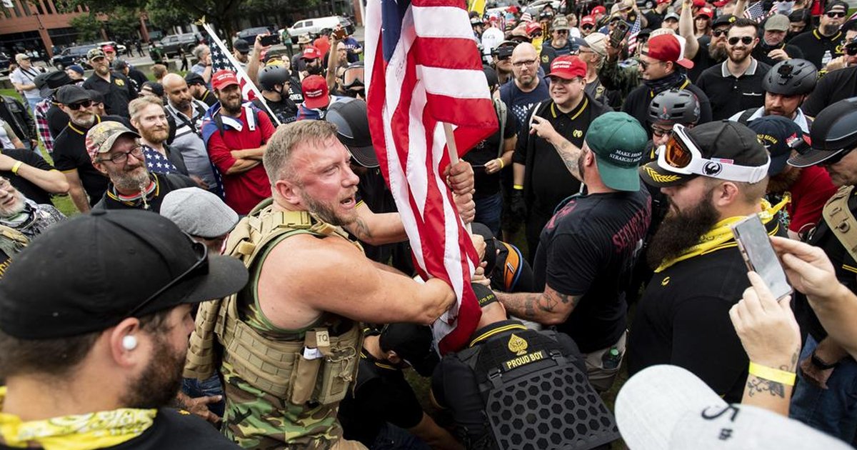 ttetert.jpg?resize=412,275 - Violent Clashes Erupted Between Members Of The Proud Boys And Black Lives Matter Protesters