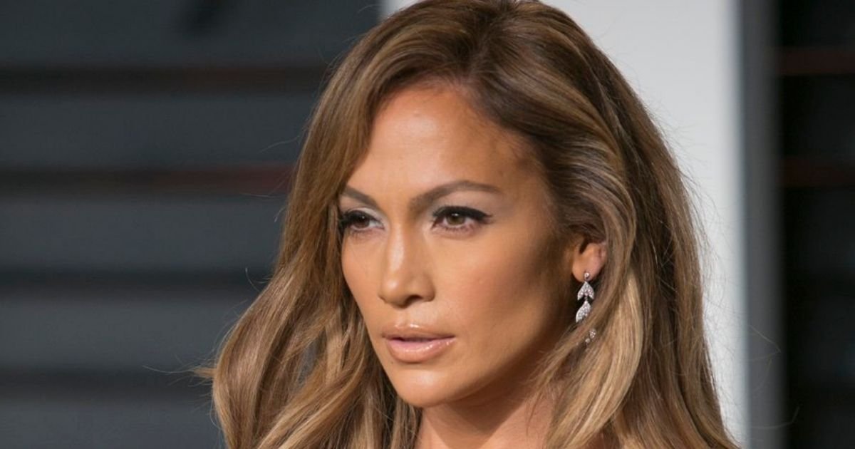 vonjour3 1.jpg?resize=412,275 - À 51 ans, Jennifer Lopez dévoile sa peau sans aucun maquillage sur Instagram