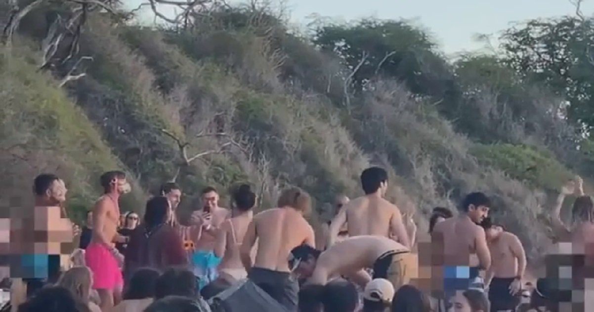 1 nude.jpg?resize=1200,630 - Coronavirus: des centaines de nudistes se sont retrouvés pour faire la fête