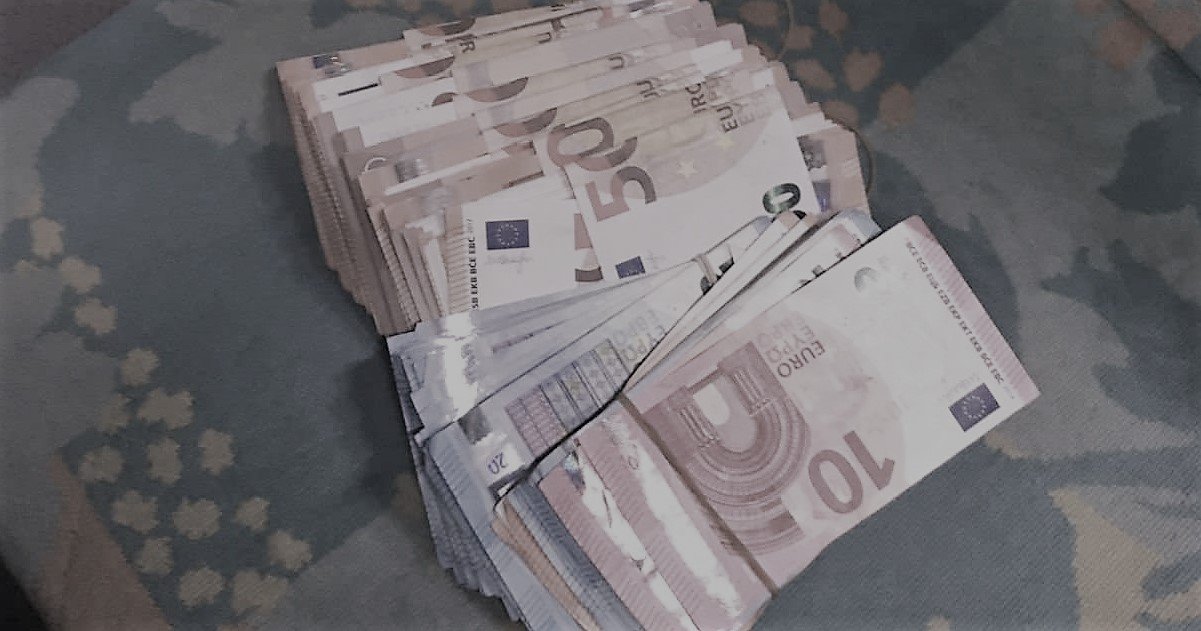 2 tresor2.jpg?resize=412,232 - Alors qu'elle était confinée à son domicile, une femme découvre 475.000 euros !
