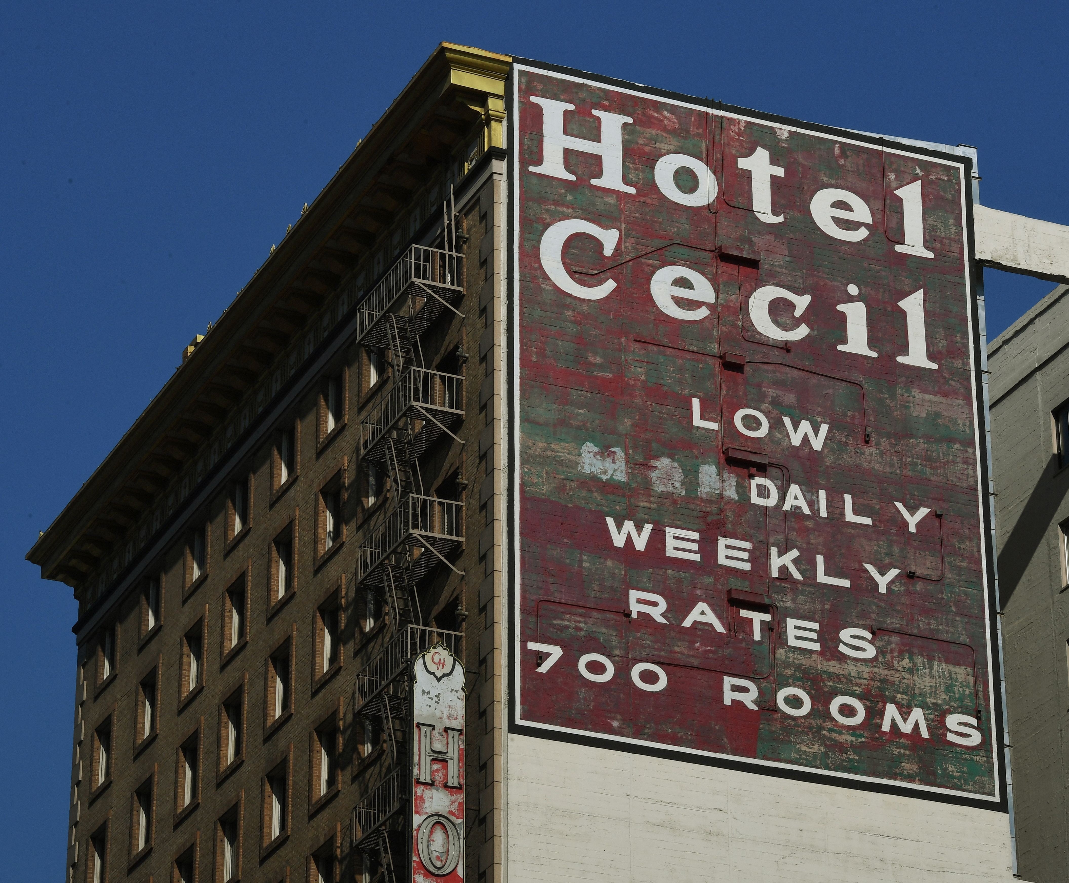 Asesinos en serie y muertes sin resolver: bienvenidos al Cecil, el hotel maldito de Los Ángeles