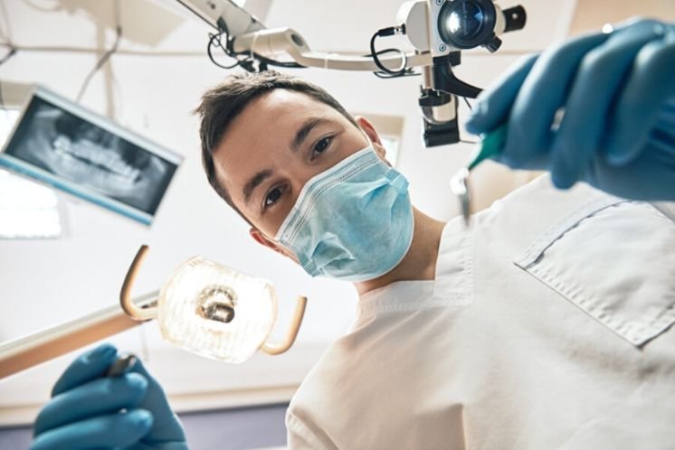 Cuáles son las diferencias entre un dentista y un ortodoncista? | Adeslas Dental