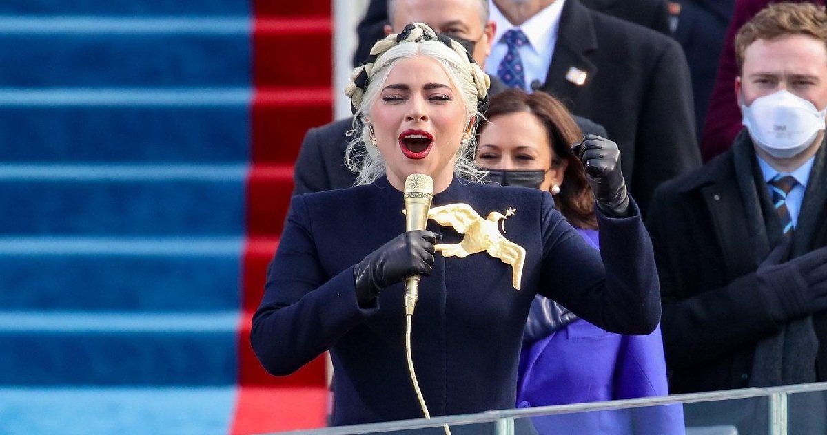 7 lg.jpg?resize=412,275 - Vidéo: Lady Gaga a offert une prestation émouvante de l'hymne Américain