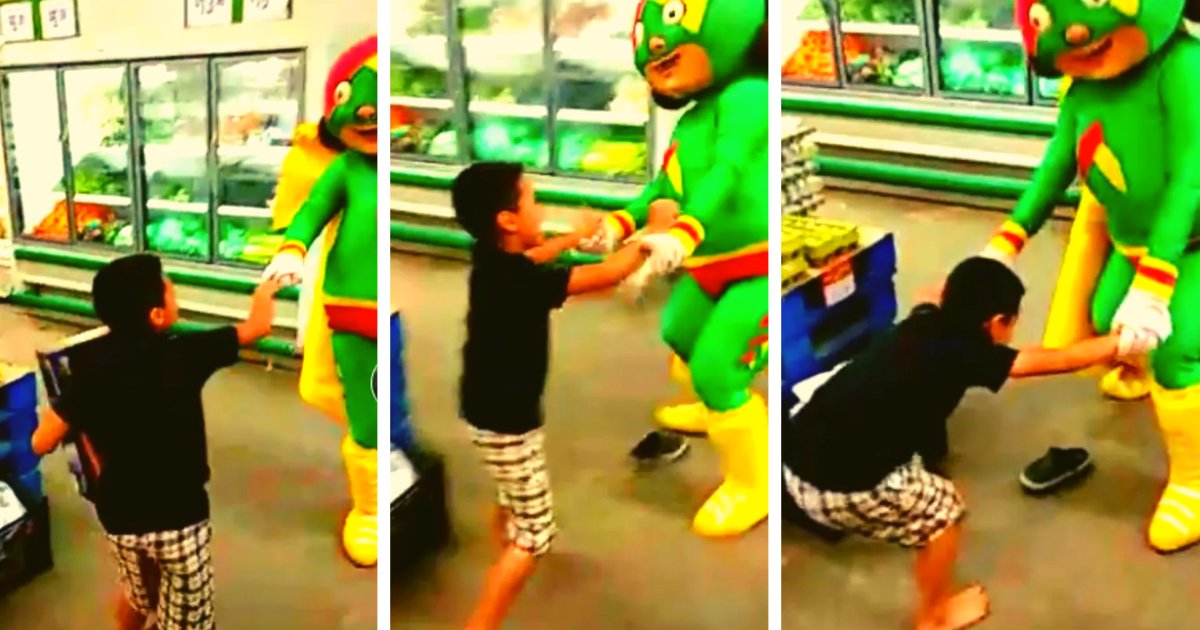 articulosportadas 63.png?resize=412,232 - Mascota De Supermercado Ocasiona Una "Pelea" Con Un Niño Que Se Le Acercó