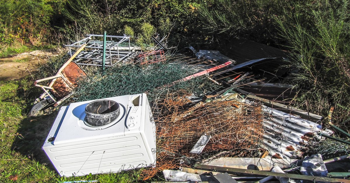 depot sauvage.png?resize=412,275 - Oise : un maire renvoie 10t de déchets déversés par un homme dans la nature à son domicile