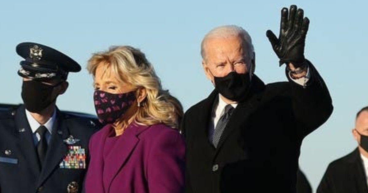 e18486e185aee1848ce185a6 2020 10 12t014402 116 6.jpg?resize=1200,630 - Biden And Family Arrive In Washington DC On Charter Plane After Trump Refused To Send Them A Government Plane