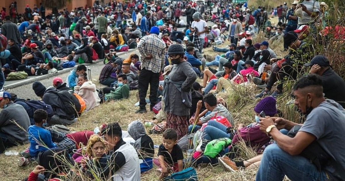 migrants5.jpg?resize=412,232 - Around 8,000 Honduran Migrants Were Told To Turn Back As 'Things At The Border Won't Change Overnight'