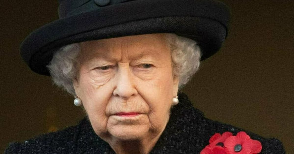 queen elizabeth ii monarch draws clear lines for harry and e1609746516842.jpg?resize=1200,630 - La reine Elizabeth II a écarté le prince Harry de la cérémonie du Remembrance Day