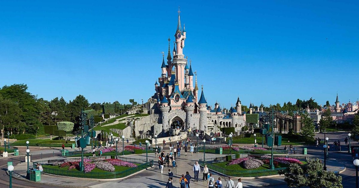 vonjour2.png?resize=412,275 - Disneyland Paris : le parc ne réouvrira finalement que le 2 avril