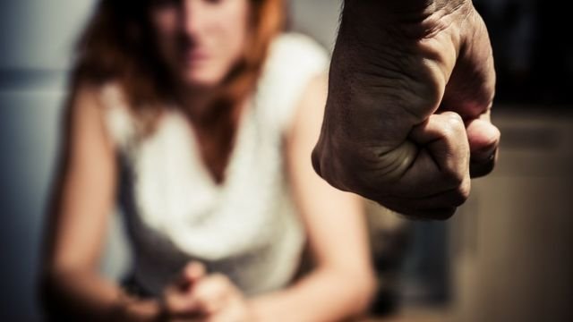Las insólitas razones con las que las adolescentes justifican que un hombre  le pegue a su pareja - BBC News Mundo