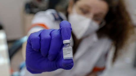 Activos soberanos como garantía de compra: las insólitas exigencias que Pfizer habría puesto a los Gobiernos de América Latina para venderles vacunas