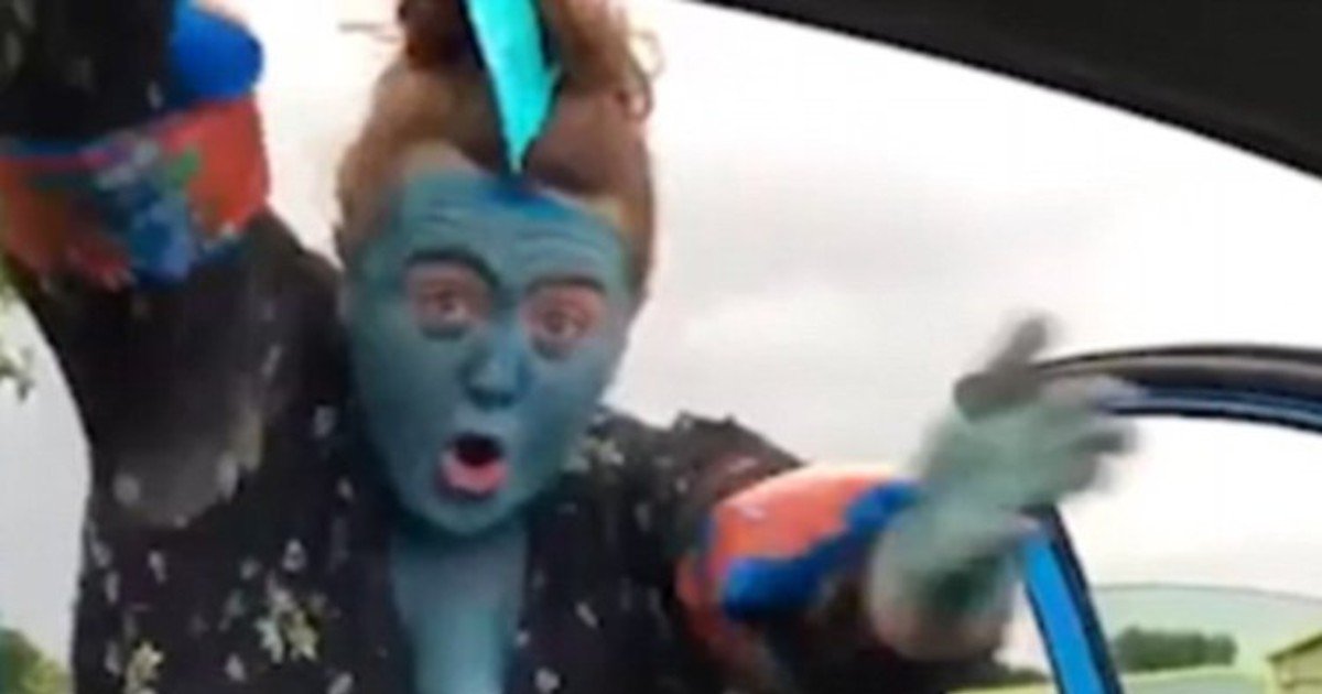 fgsdgsg 1 20.jpg?resize=412,232 - Mother Painted Herself Blue And Danced Beside Car To Complete 'Baby Shark Challenge'