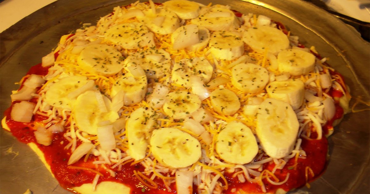 ghhhh.jpg?resize=412,275 - Pizza With Bananas | A Bizarre Topping Combo That Just Might Ruin Your Appetite