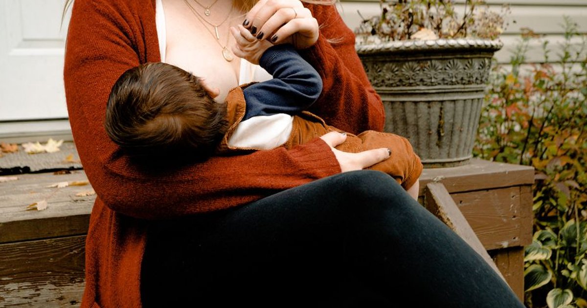 sgggsgs.jpg?resize=412,275 - Mum Horrified After Finding Neighbor 'Secretly Breastfeeding' Her Child