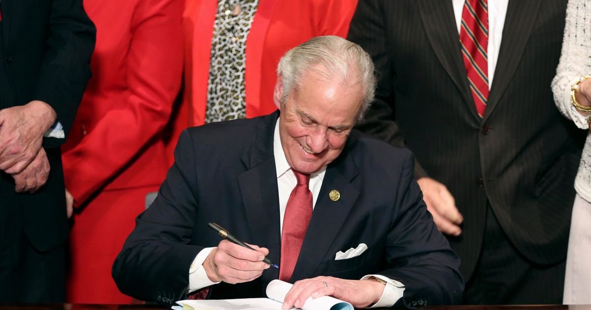 ssssa.jpg?resize=412,232 - South Carolina Governor Signs Bill Banning Abortion When Fetal Heartbeat Detected