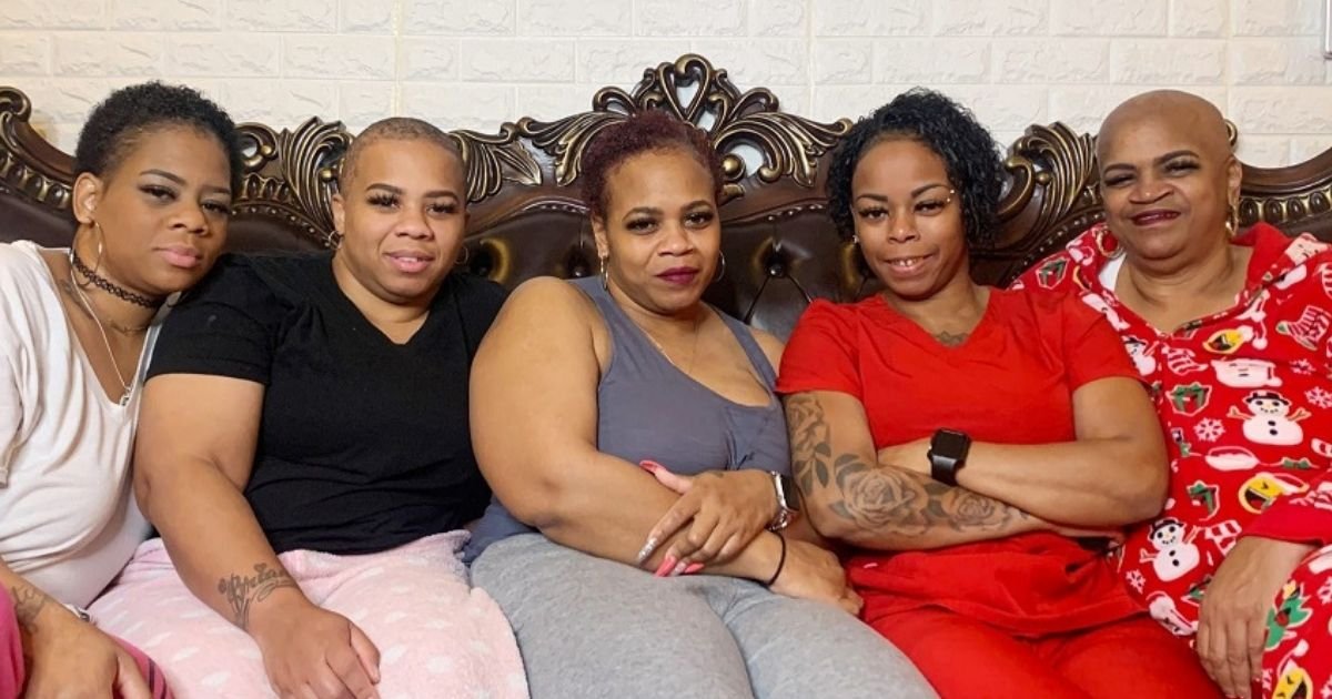 untitled design 4 8.jpg?resize=412,232 - Gorilla Glue Girl's Mother And Sisters Cut Their Hair In Support Of The Mum-Of-Five