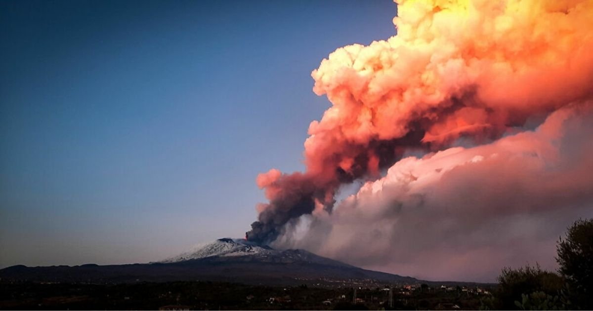 vonjour38.jpg?resize=412,232 - Italie : découvrez les images de l'impressionnante éruption de l'Etna