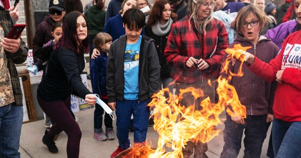 eeeee.jpg?resize=1200,630 - Idaho's Protesters Burn Face Masks At State Capital Over COVID-19 Restrictions